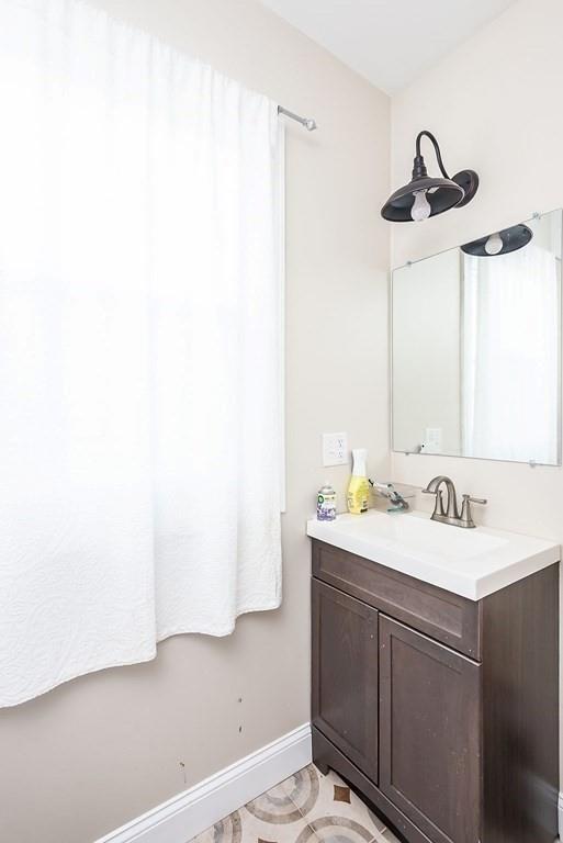 Building Photo - 24 Chaplin St