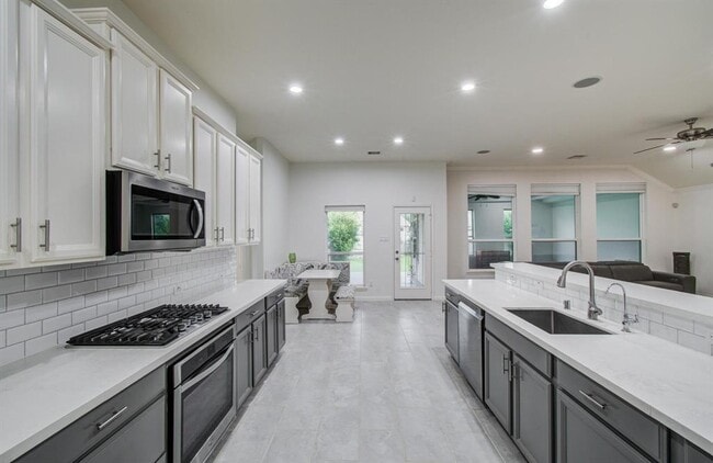 Building Photo - 4639 Regal Shadow Ln