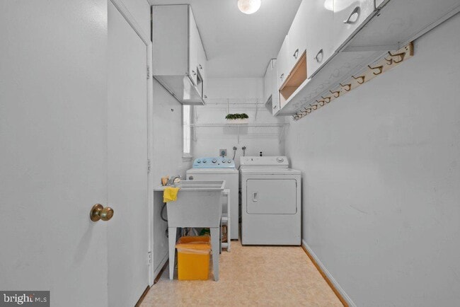 Building Photo - 9704 Hall Rd