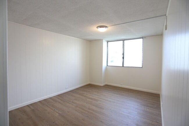 Building Photo - Liliuokalani Plaza – 2 bedroom, 2 bath wit...