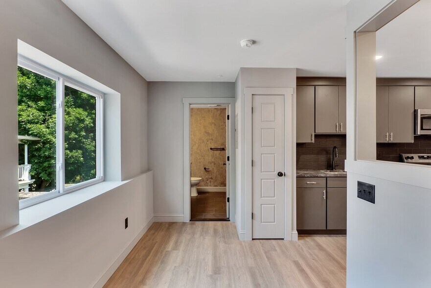 Building Photo - 36 Pawling Ave