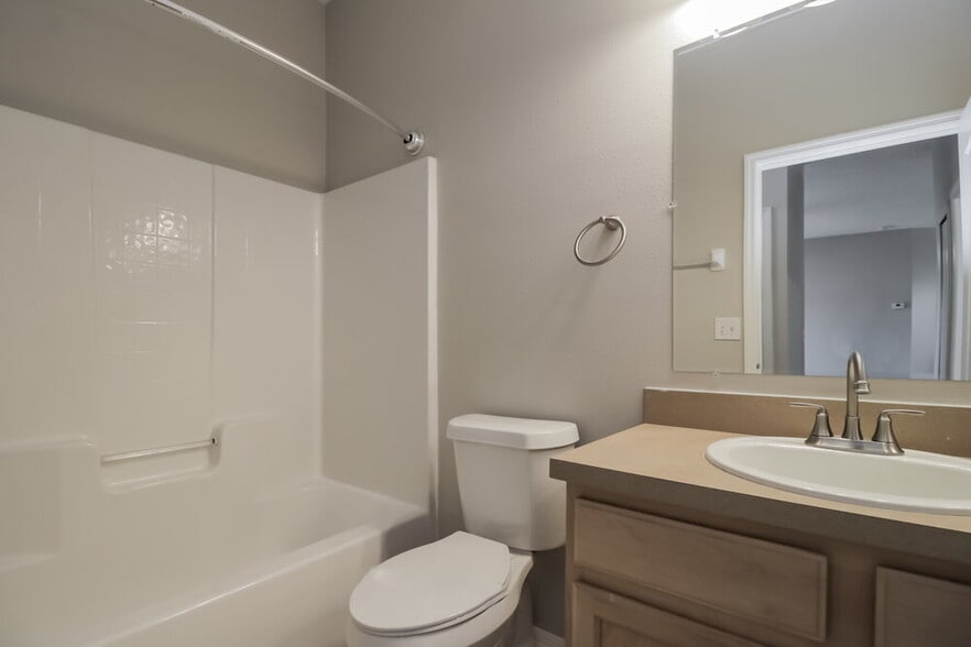 Building Photo - 4244 Waterside Pointe Cir