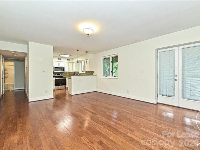 Building Photo - 2441 Vail Ave
