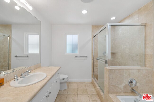 Building Photo - 851 N San Vicente Blvd