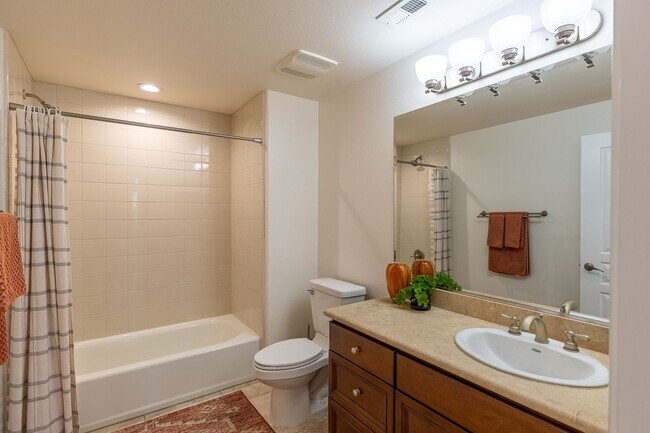 Building Photo - 3 Bedroom + 2 Bathroom Condo | Seabridge | Oxnard | Unfurnished