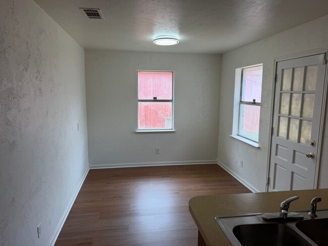 Building Photo - 2418 Guerrero Dr