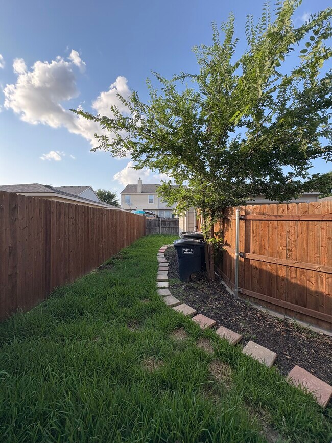 Building Photo - 4113 Macy Ln