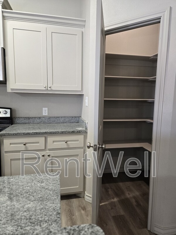 Building Photo - 17815 Private Rd 2160