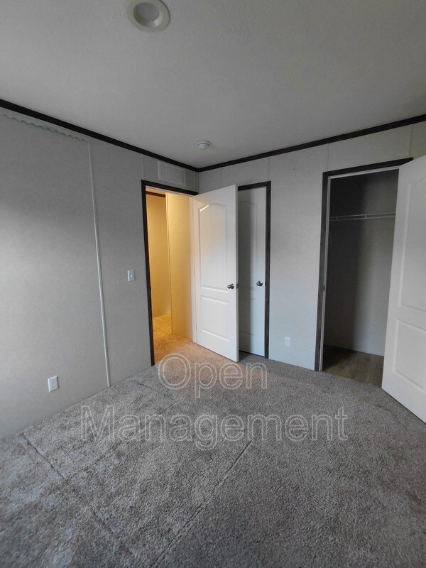 Building Photo - 301 Mantle Ave