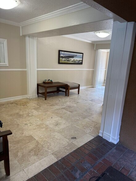 Building Photo - 5051 La Jolla Blvd