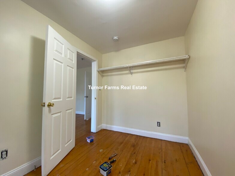 Building Photo - 65 Pleasant St