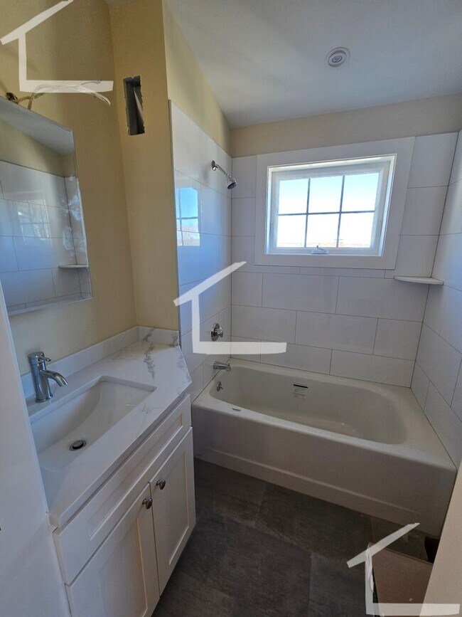 Building Photo - 3-bed, 3-bath Townhouse in Brighton - 2 Parking Spots Incl!