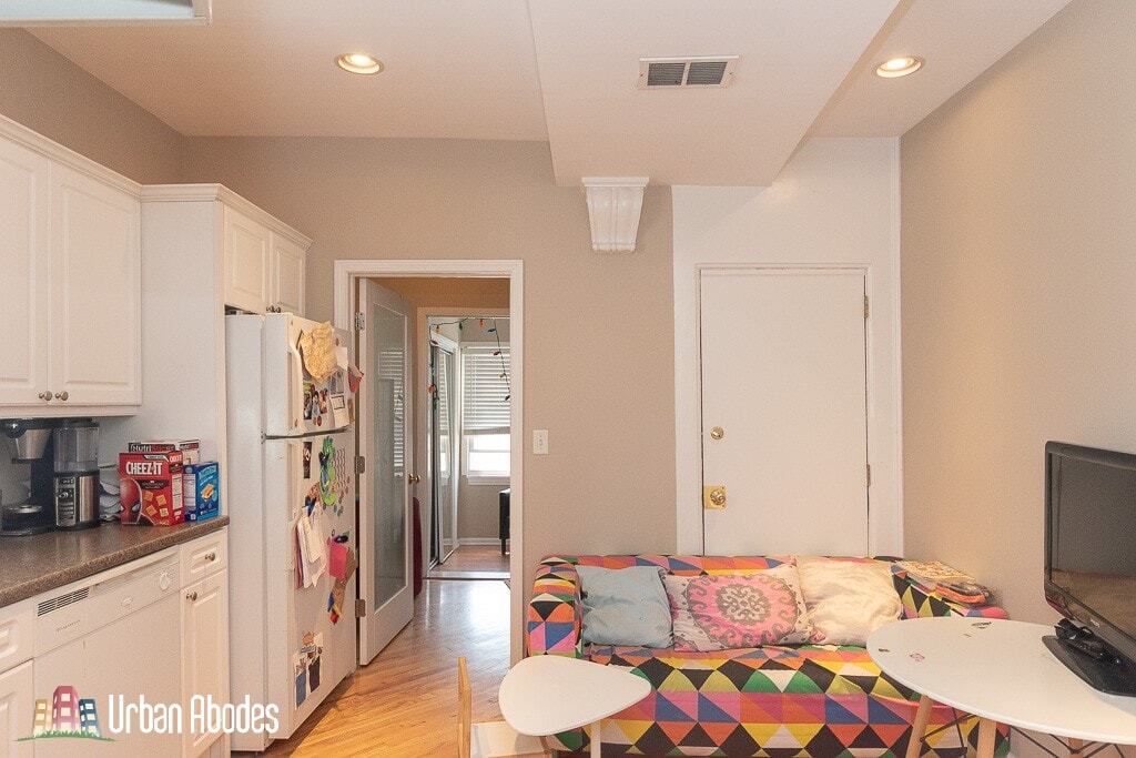 Building Photo - 3144 N Oakley Ave