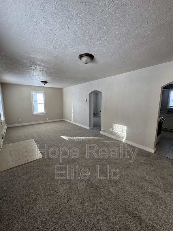 Building Photo - 2534 E St Vrain St