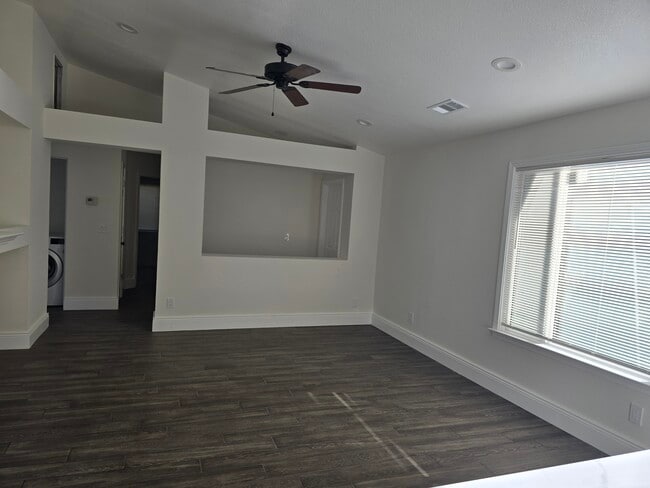 Building Photo - 6141 Starling Dr