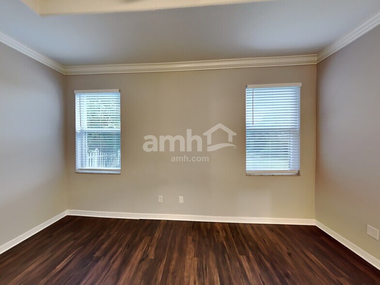 Building Photo - 1560 Mountclair Ct