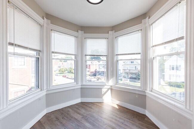 Building Photo - Hudson Ave.