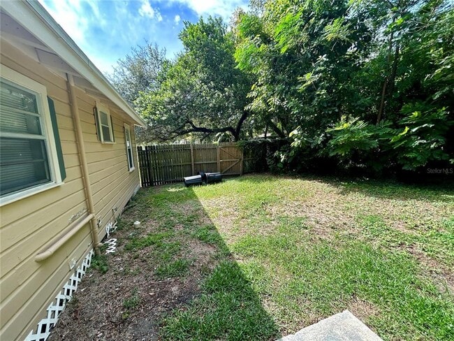 Building Photo - 2507 Lenna Ave