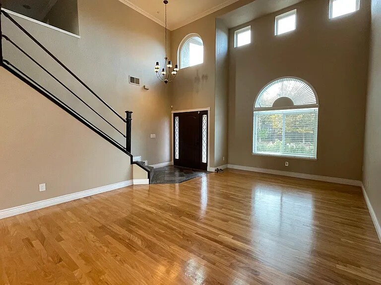 Building Photo - 1393 Arrowhead Ave