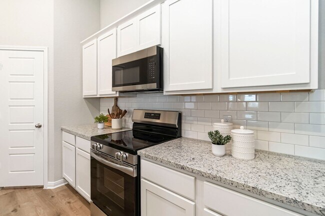 Building Photo - Brand New Amanda Park Townhome | 3 Bed, Private Yard & Modern Finishes