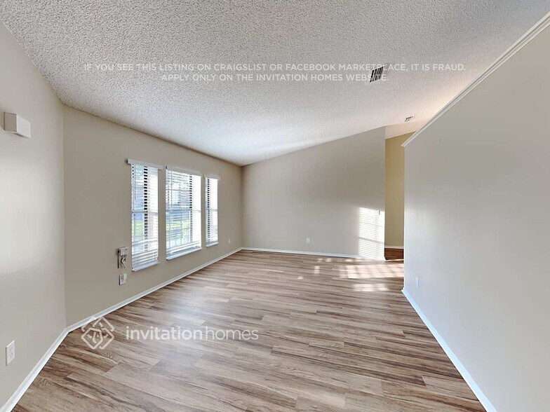 Building Photo - 2206 Fairmont Cir