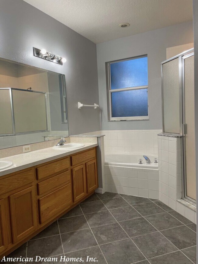 Building Photo - A Gorgeous Home with Beautiful Water View in Andover Point!