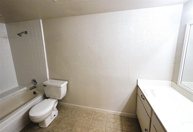 Building Photo - 2820 S Bartell Dr