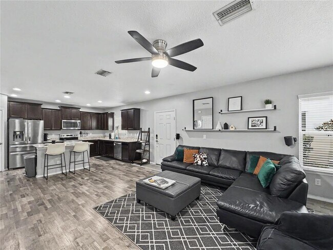 Building Photo - 4842 Chatterton Way