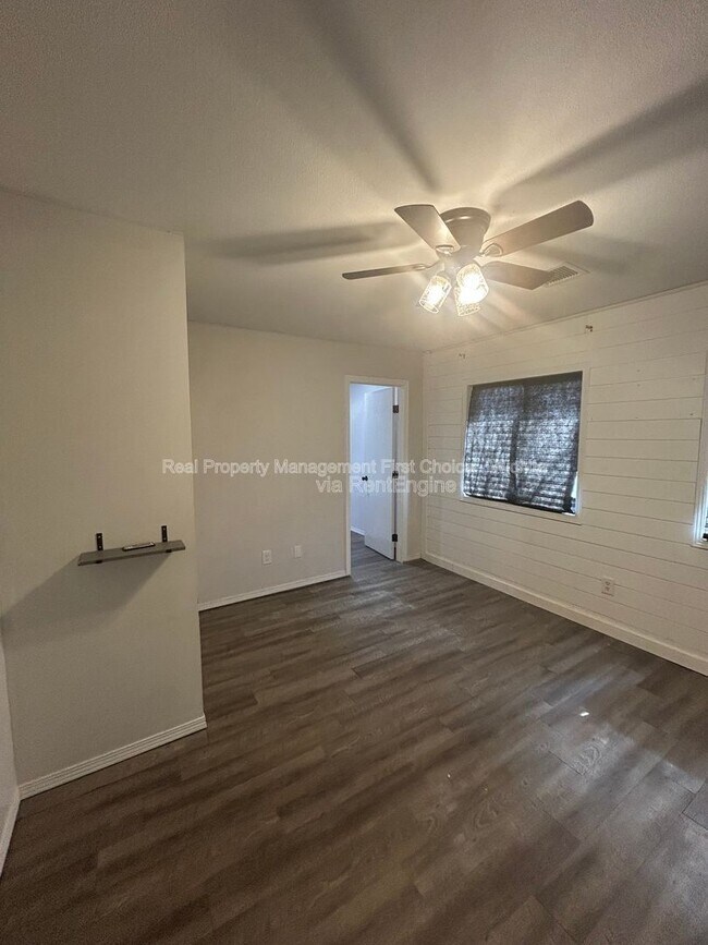 Building Photo - 200 S Lamar Ave