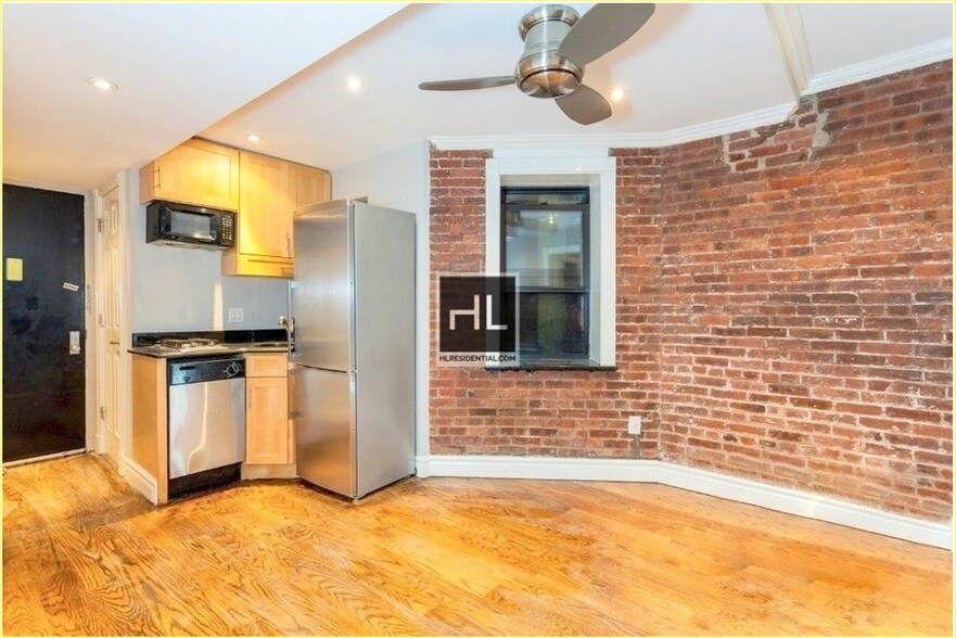 Primary Photo - East 25th Street