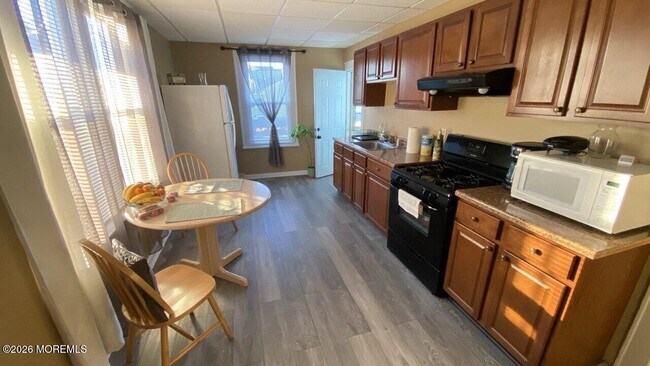 Building Photo - 119 14th Ave