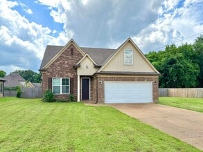 Building Photo - 82 Clear Springs Dr