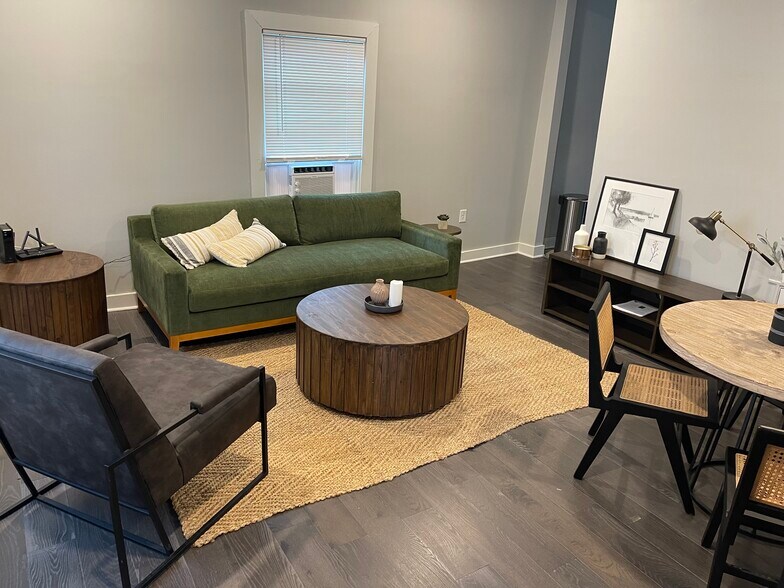 Living - 319 W Fisher Ave