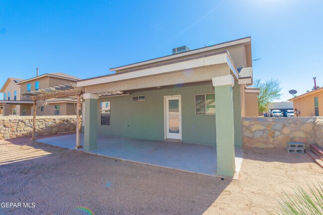 Building Photo - 14529 Jesus Almeida