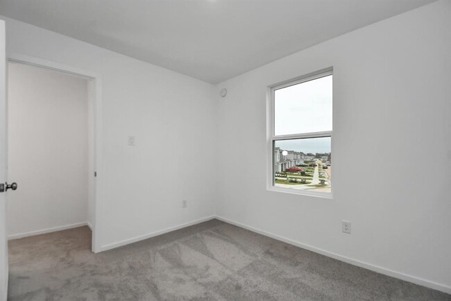 Building Photo - 18206 Via Aurelia Dr