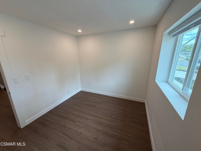 Building Photo - 1332 Calle Crisantemo