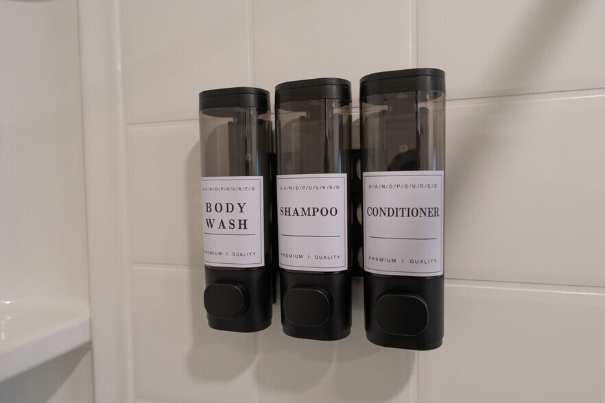 Building Photo - 6001 San Rafael Ln