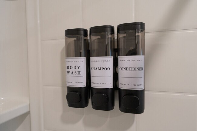 Building Photo - 6001 San Rafael Ln