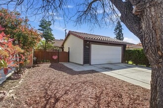 Building Photo - Come see this beautiful completely remodeled 3 bedroom 2 bath home, ready for you to move in today!