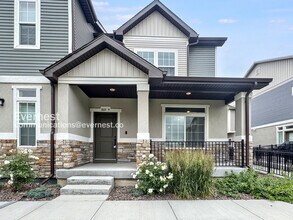 Building Photo - Spacious 3 Bedroom Townhome in Denver / Up...