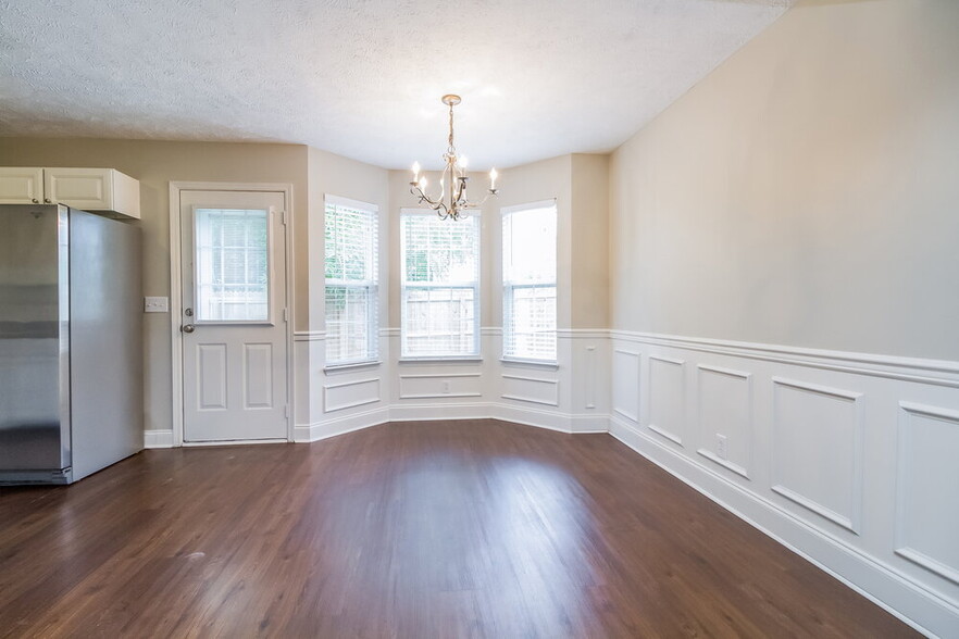 Building Photo - 417 Titans Cir
