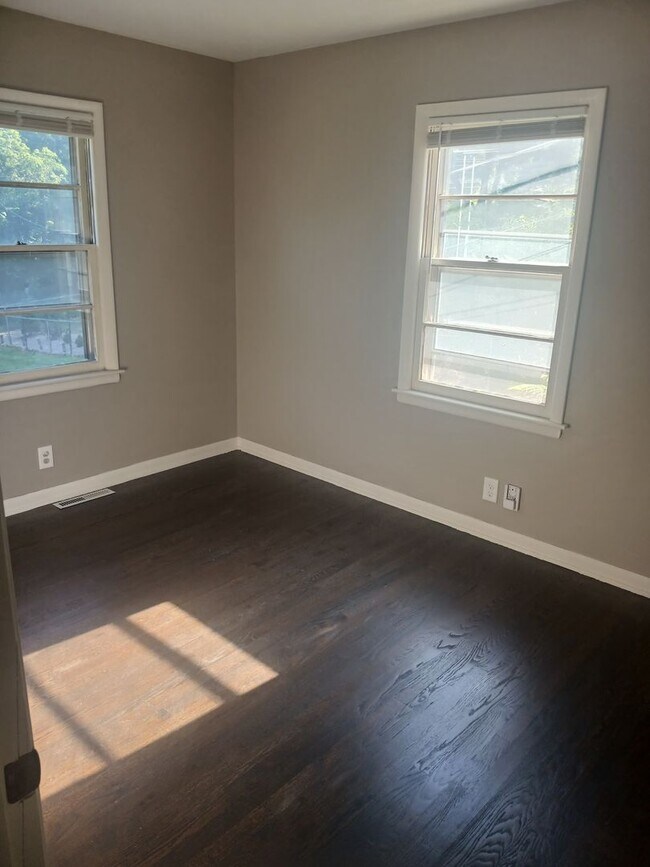 Building Photo - NO SECURITY DEPOSIT! Beautiful 3 Bedroom Home