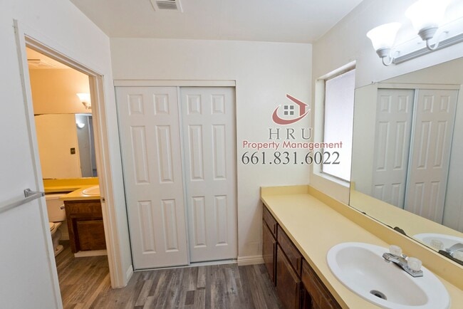 Building Photo - SW-Bakersfield 3 bedrooms 1 baths