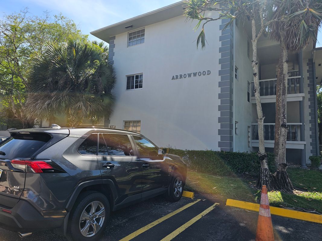 Building Photo - 900 Tallwood Ave
