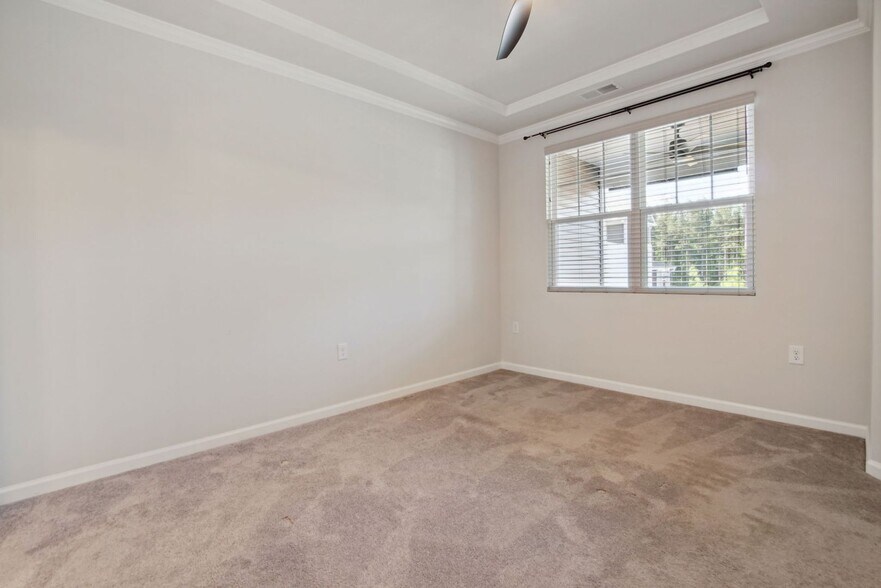 Building Photo - 102 Bedivere Ln