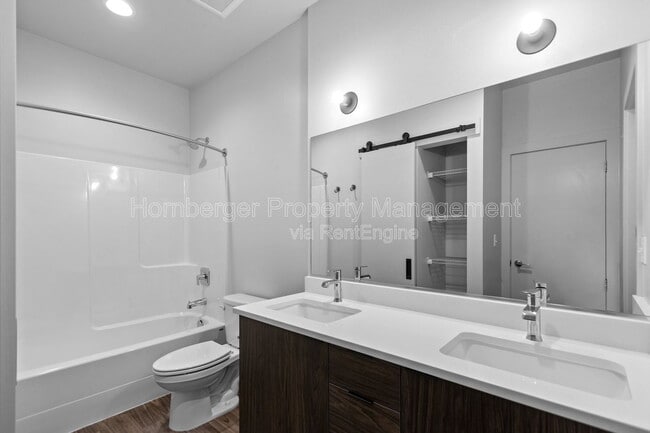 Building Photo - 1860 N Hamilton St