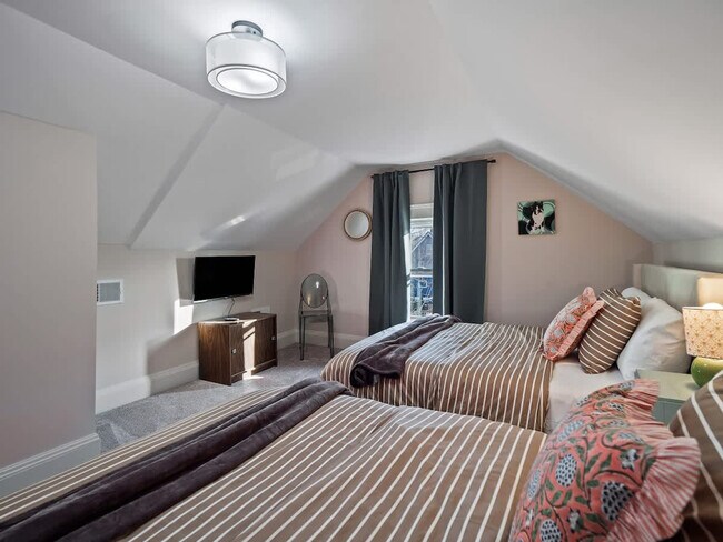 Building Photo - 6110 Ellen Ave