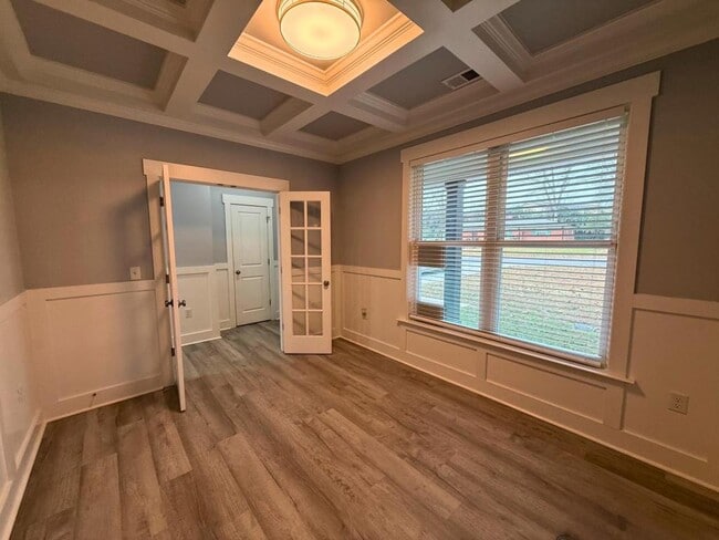 Building Photo - 6810 City View Dr