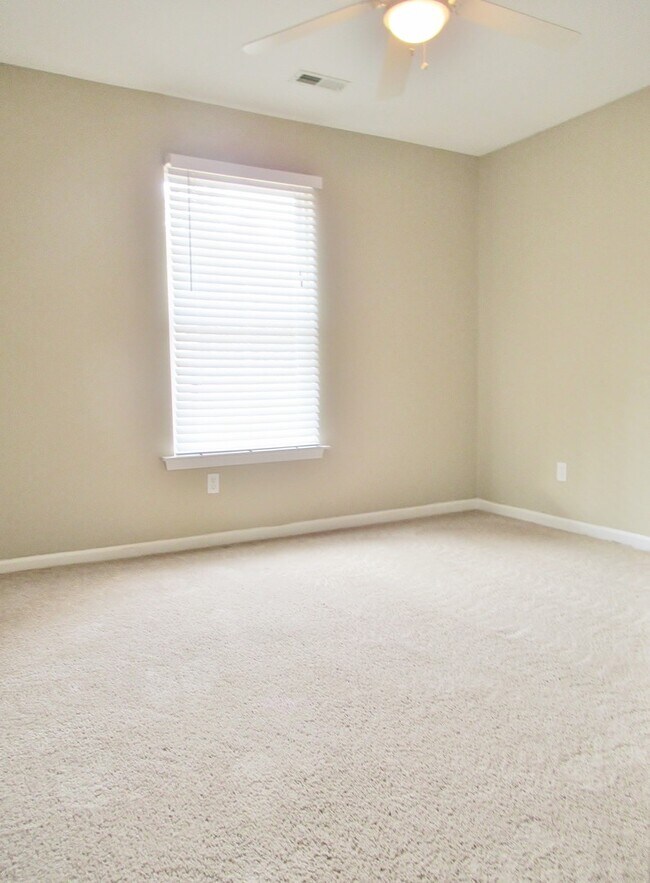 Building Photo - Home in McCalla!!  Available to View with ...