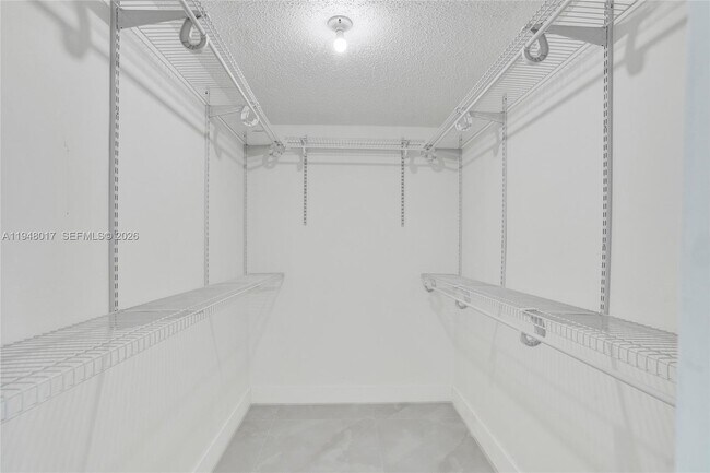 Building Photo - 16653 Golfview Dr